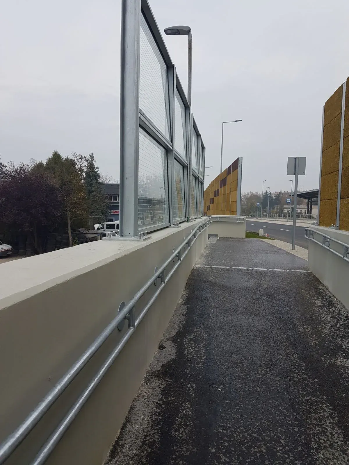Esztergom állomás – XTR Akusztik-F, Üvegpanel, helyszíni fotó 1