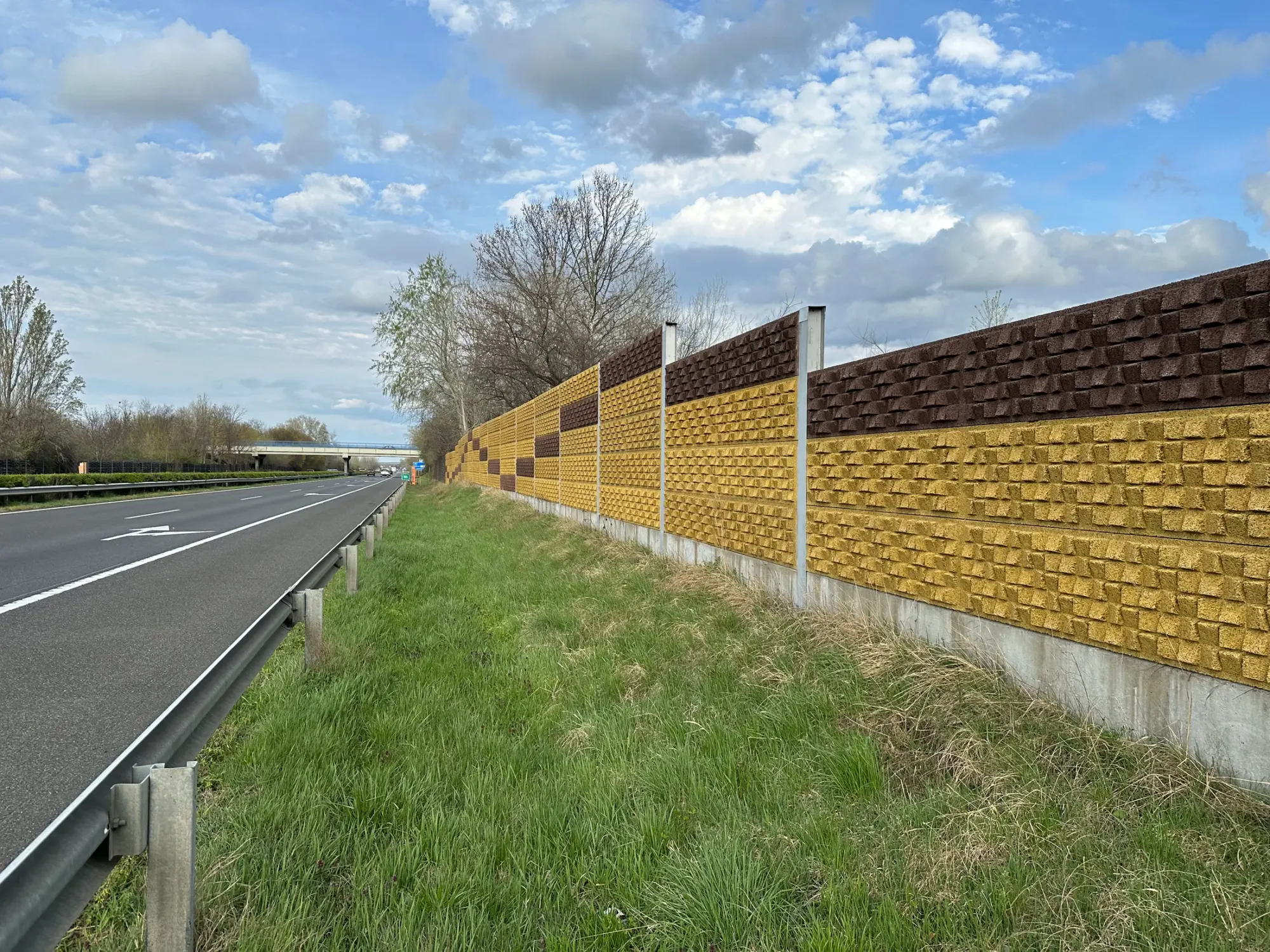 M7 autópálya bal oldal 114 km sz – XTR Akusztik-F Prizma, helyszíni fotó 1